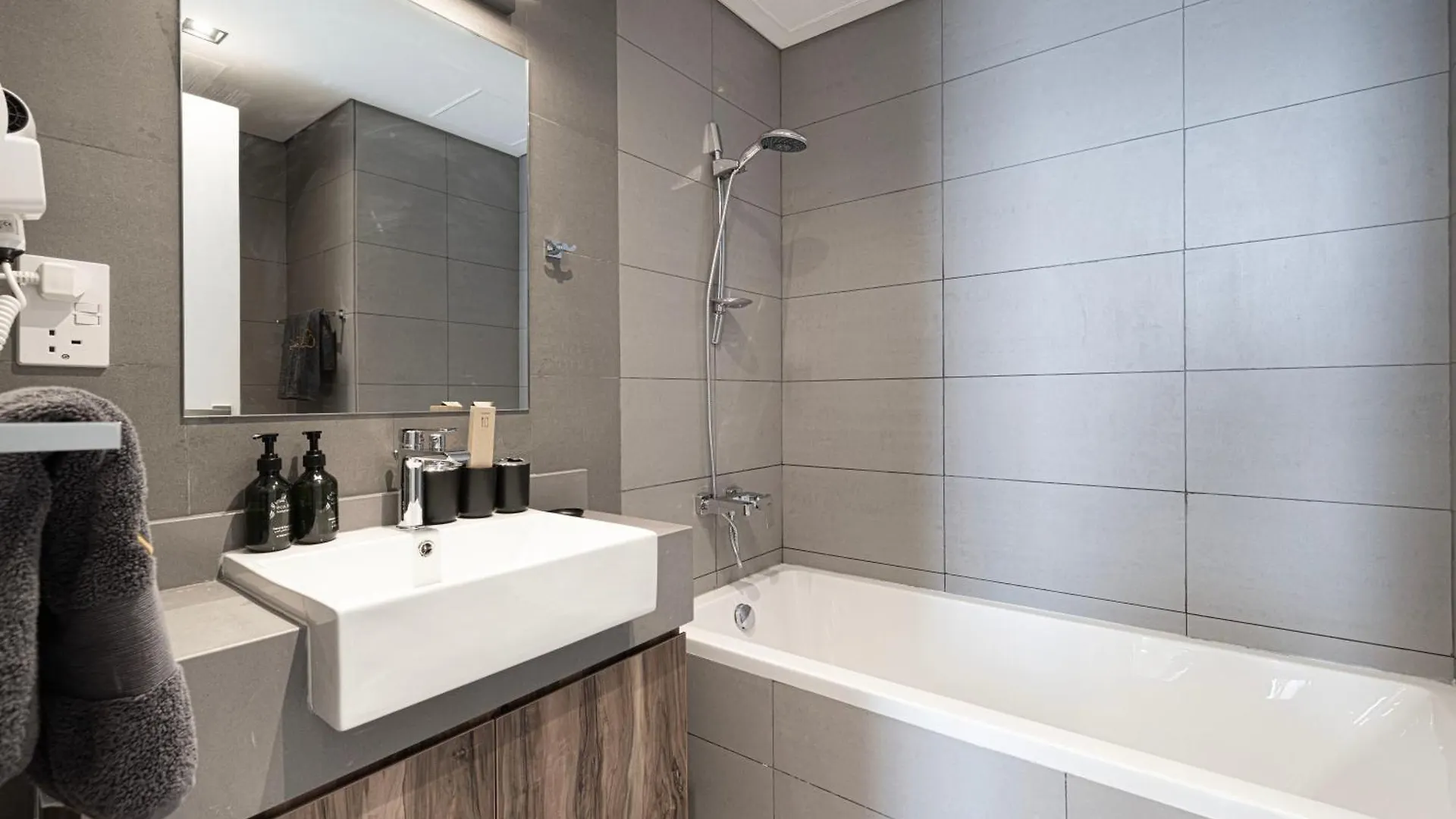 Apartment Ferienwohnung Luxury 1Br Penthouse With Skyviews Schardscha Vereinigte Arabische Emirate